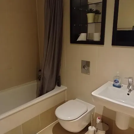 Leeds Docks 2 Bedroom Canal View Balcony City Heaven *