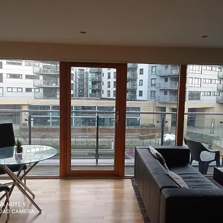 Apartment Leeds Docks 2 Bedroom Canal View Balcony City Heaven *