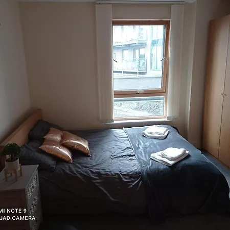 Leeds Docks 2 Bedroom Canal View Balcony City Heaven Leeds (West Yorkshire)