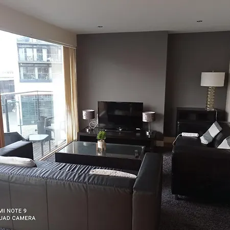 Leeds Docks 2 Bedroom Canal View Balcony City Heaven Apartment Leeds (West Yorkshire)