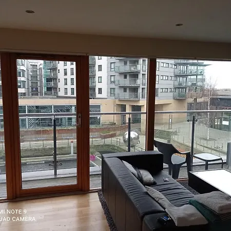 Leeds Docks 2 Bedroom Canal View Balcony City Heaven * Leeds (West Yorkshire)