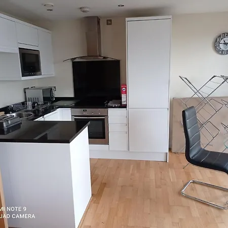 Leeds Docks 2 Bedroom Canal View Balcony City Heaven Leeds (West Yorkshire)