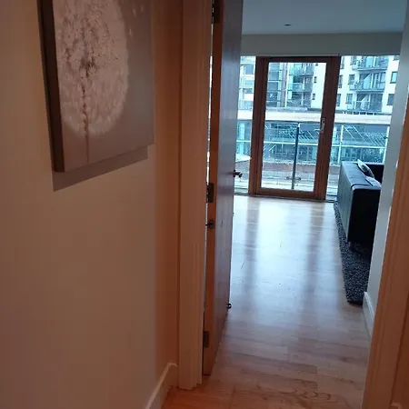 Leeds Docks 2 Bedroom Canal View Balcony City Heaven * Leeds (West Yorkshire)